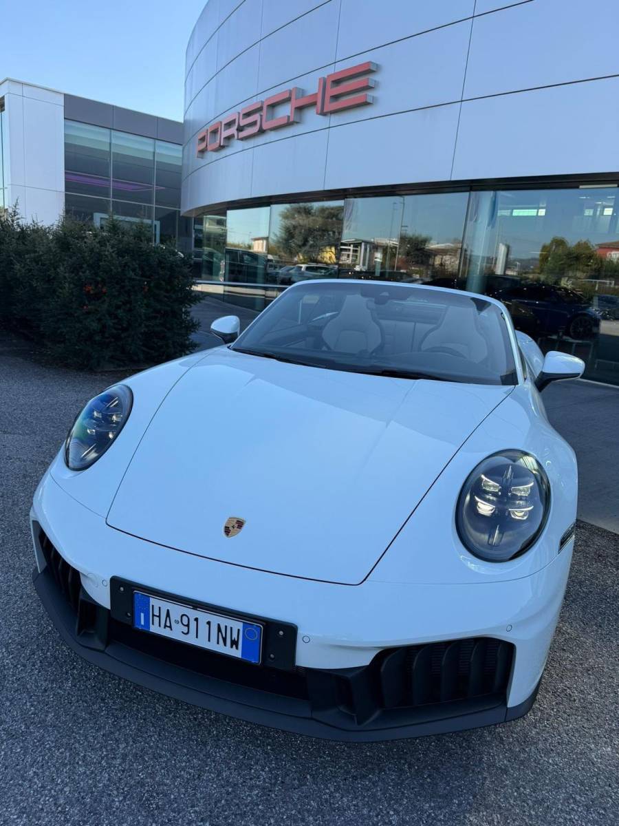 Porsche 911 992.2 GTS Cabrio Rental